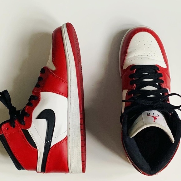 Air Jordan 1 Retro High Chicago 2013 - Picture 2 of 8